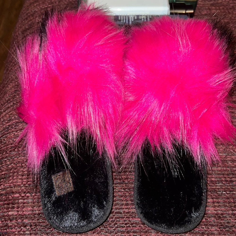 Shein pink and black slippers *all 3 pair for 25*